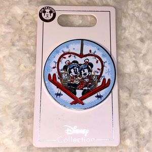 NWT Walt Disney World Holiday Collection Trading Pin